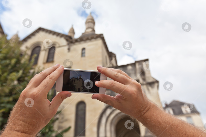 Скачать Турист фотографирует Периге, Франция фотосток Ozero