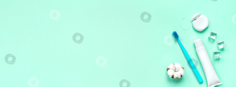 Скачать Средства для гигиены зубов и ухода за полостью рта flatlay фотосток Ozero