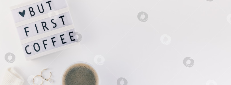 Скачать Но сначала кофейный текст на лайтбоксе с кофейной чашкой фотосток Ozero
