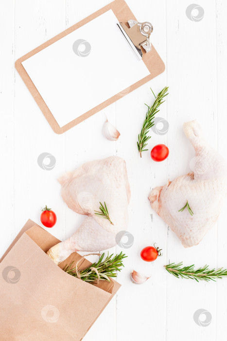 Скачать Свежие куриные ножки с зеленью. Концепция приготовления фотосток Ozero