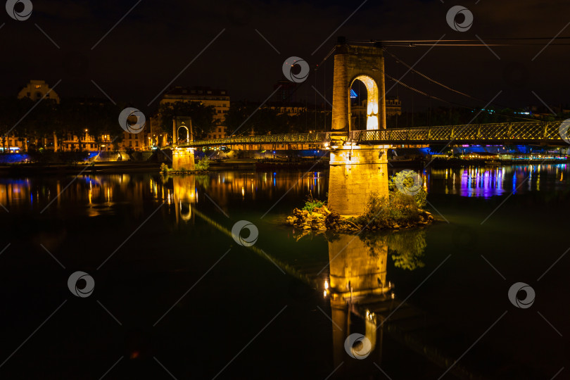 Скачать Мост через реку Рона в Лионе, Франция, ночью фотосток Ozero