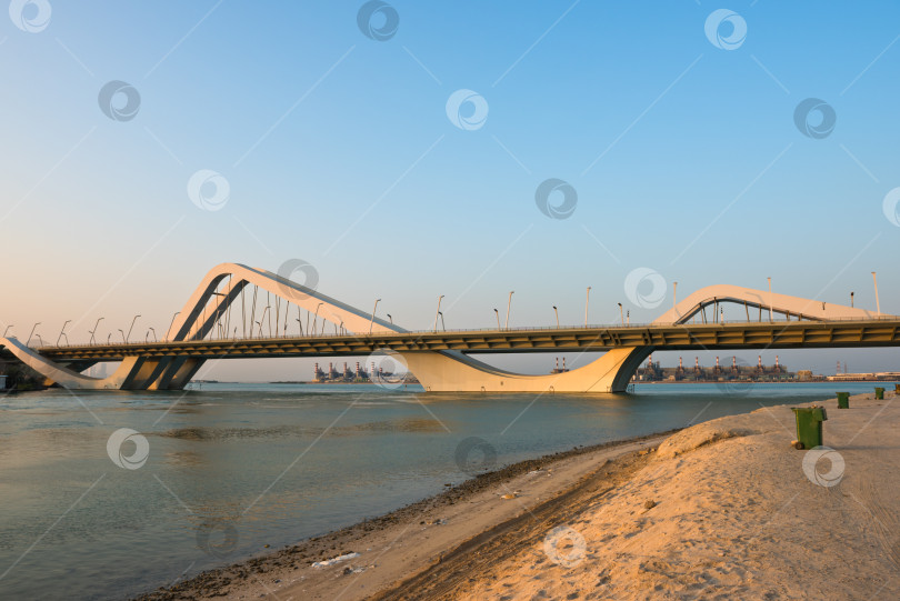 Скачать Мост Шейха Зайда, Абу-Даби, ОАЭ фотосток Ozero
