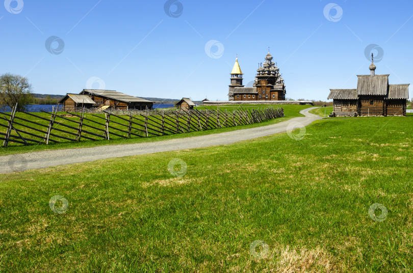 Скачать Крестьянский дом, Кижский погост, часовня.  фотосток Ozero