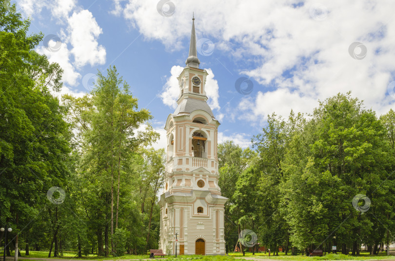 Скачать Колокольня Спасо-Преображенской церкви. фотосток Ozero