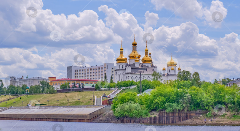 Скачать Свято-Троицкий мужской монастырь Русской православной церкви. Тюмень, Россия. фотосток Ozero