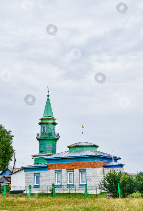 Скачать Тюмень, Россия Местная мечеть в сибирской деревне Сабанаки фотосток Ozero