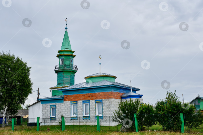 Скачать Тюмень, Россия Местная мечеть в сибирской деревне Сабанаки фотосток Ozero