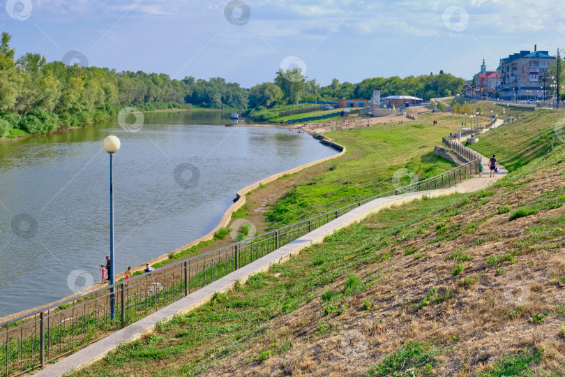 Скачать Ишим, Россия Набережная и пляж на реке Ишим фотосток Ozero