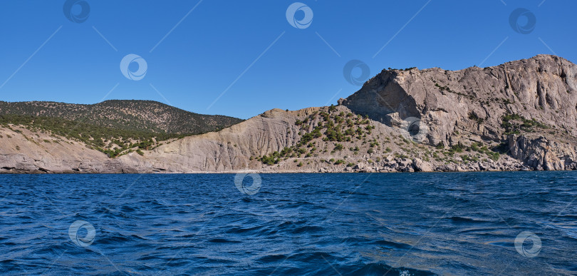 Скачать Скалистое побережье Черного моря, Крымский полуостров. Горный пейзаж. фотосток Ozero