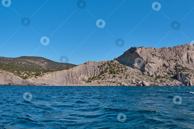 Скачать Скалистое побережье Черного моря, Крымский полуостров. Горный пейзаж. фотосток Ozero