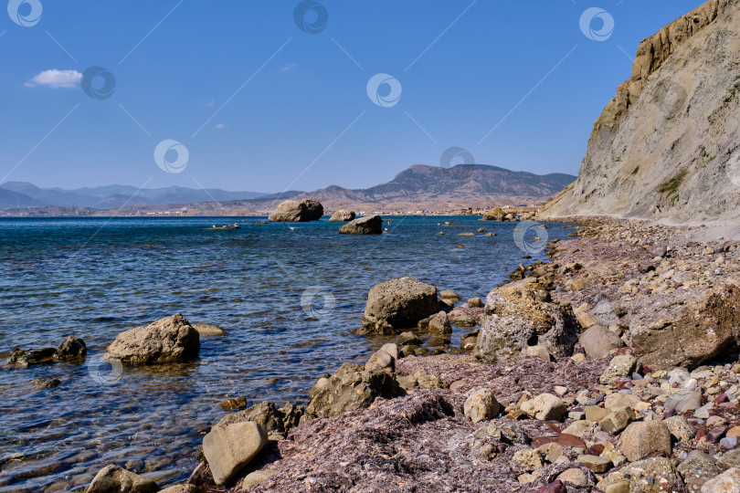 Скачать Скалистый берег мыса Меганом. Черное море, полуостров Крым. фотосток Ozero