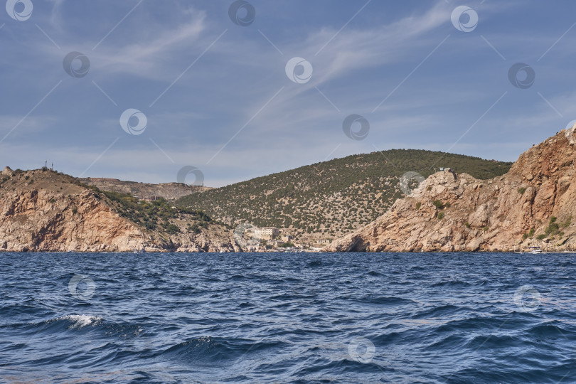 Скачать Вход в Балаклавскую бухту со стороны Черного моря. Севастополь, Крымский полуостров, Россия. фотосток Ozero