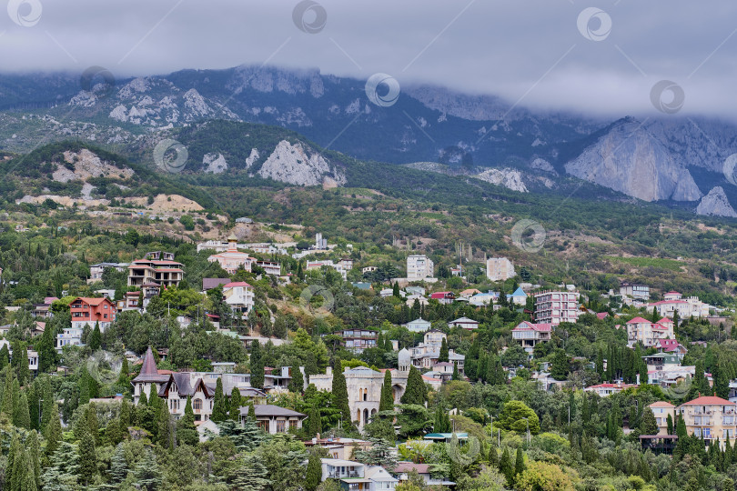 Скачать Город Симеиз и гора Ай-Петри, Южный Крым. фотосток Ozero