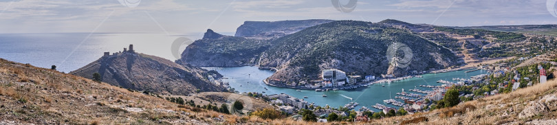 Скачать Панорама Балаклавской бухты, город Севастополь, Крымский полуостров, Россия. фотосток Ozero