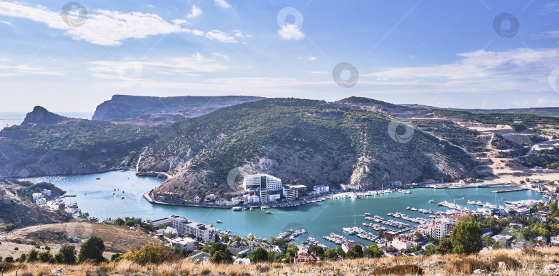 Скачать Панорама Балаклавской бухты, город Севастополь, Крымский полуостров, Россия. фотосток Ozero