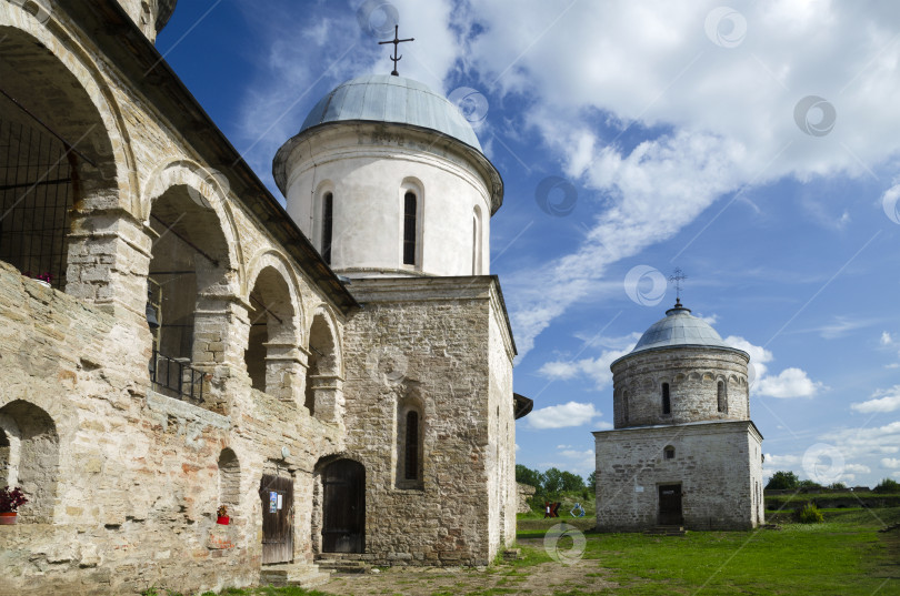 Скачать Никольская церковь и Успенский собор фотосток Ozero