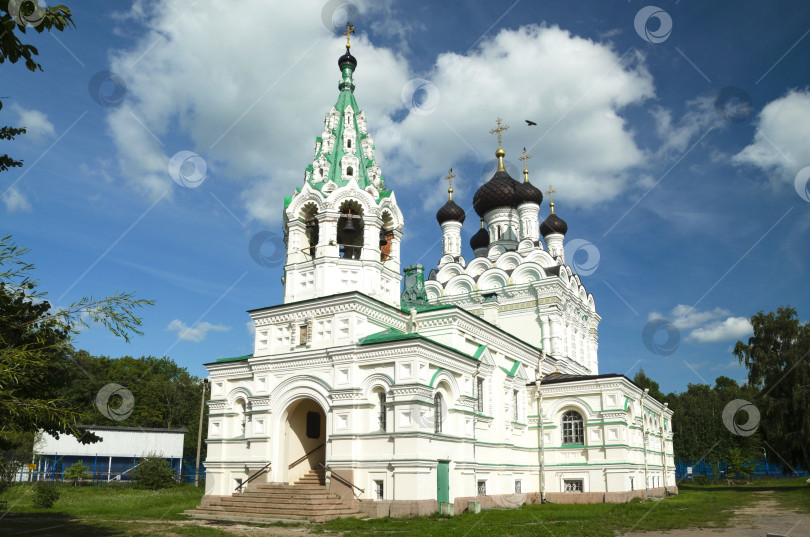 Скачать Церковь Святой Троицы на парусине. фотосток Ozero