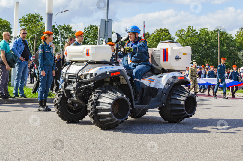 Скачать Пожарный на квадроцикле. фотосток Ozero