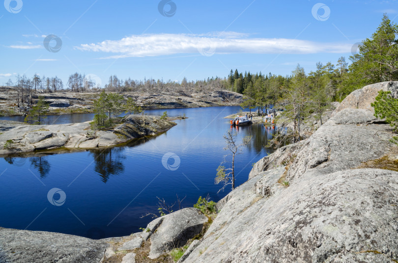 Скачать Прогулочный катер в Ладожских шхерах  фотосток Ozero