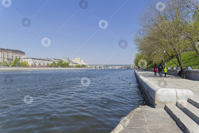 Скачать Набережная Москвы-реки. Россия. фотосток Ozero