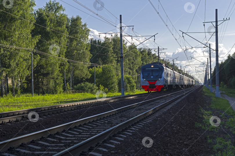 Скачать Пригородный электропоезд. фотосток Ozero