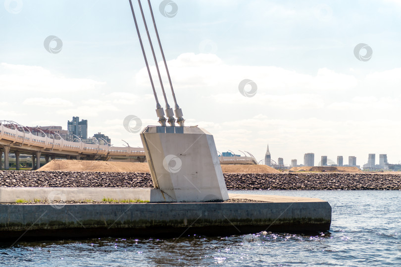 Скачать Россия, Санкт-Петербург, 24.07.2024 : опоры моста через Финский залив в Санкт-Петербурге фотосток Ozero