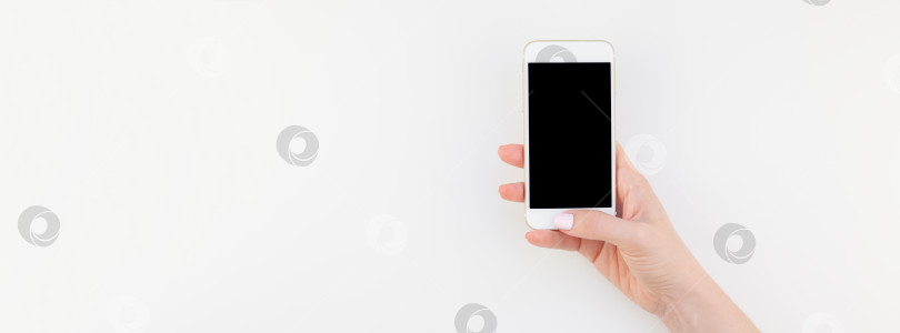 Скачать Женская рука с макетом смартфона фотосток Ozero