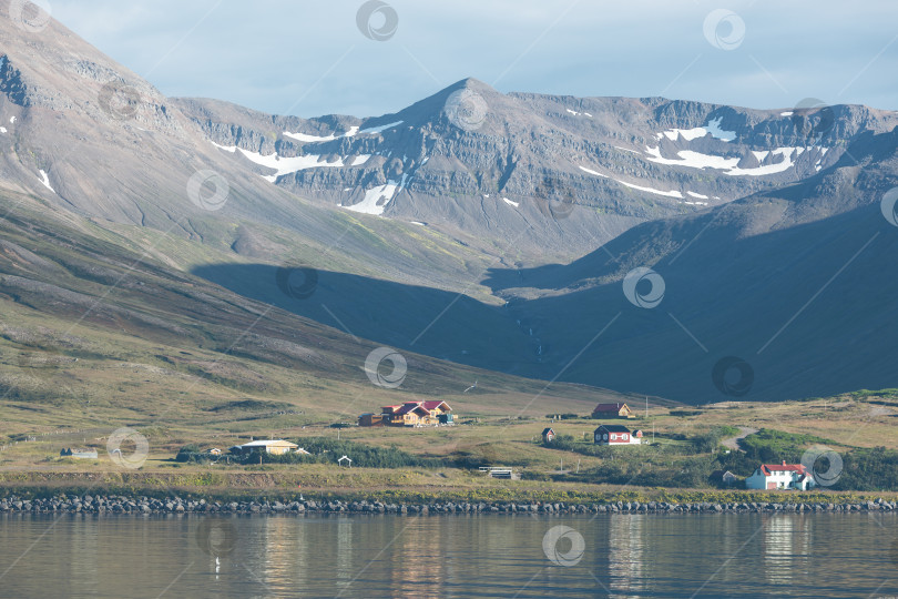 Скачать Пейзаж морского побережья Северной Исландии фотосток Ozero
