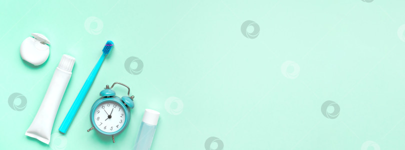Скачать Средства для гигиены зубов и ухода за полостью рта flatlay фотосток Ozero