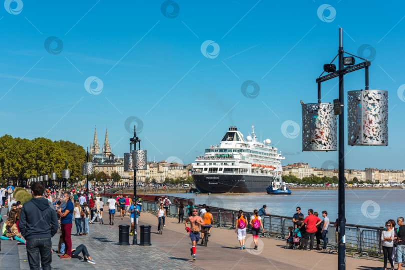 Скачать Знаменитый голландский круизный лайнер Prinsendam в Бордо, Франция фотосток Ozero