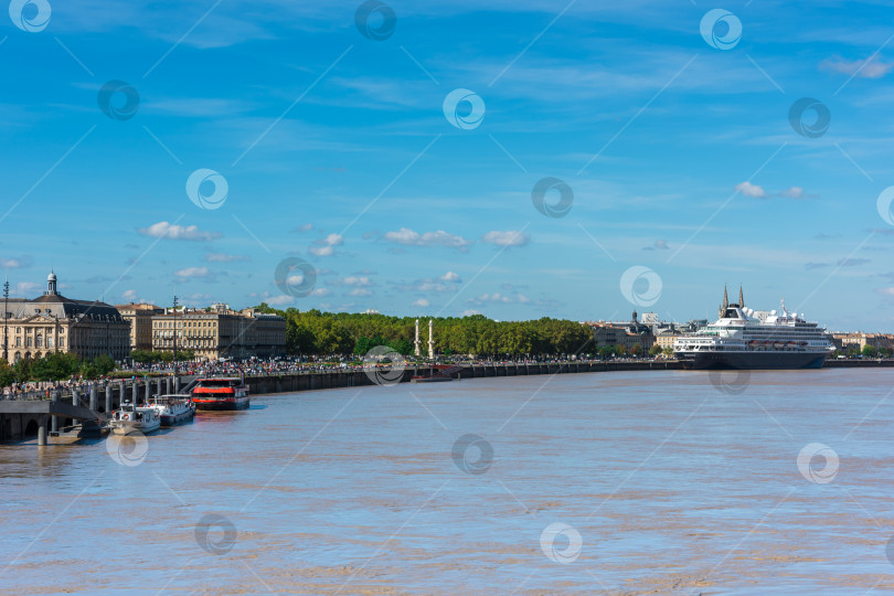 Скачать Знаменитый голландский круизный лайнер Prinsendam в Бордо, Франция фотосток Ozero