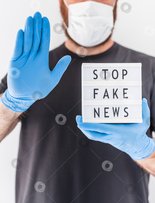 Скачать Инфодемия фейковыми новостями во время пандемии Covid-19 фотосток Ozero
