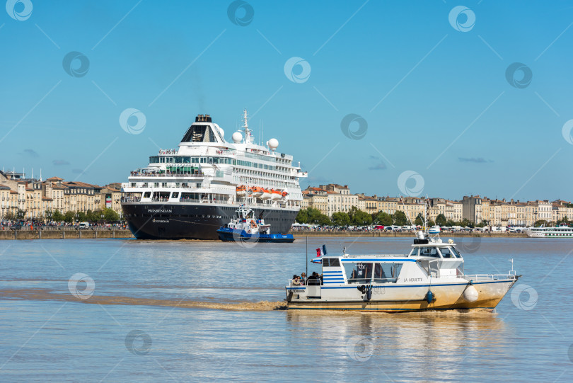 Скачать Знаменитый голландский круизный лайнер Prinsendam в Бордо, Франция фотосток Ozero