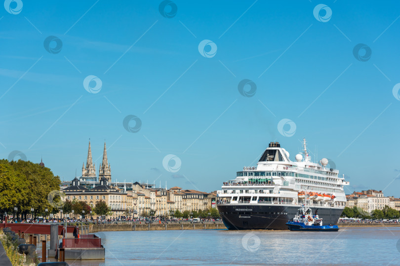 Скачать Знаменитый голландский круизный лайнер Prinsendam в Бордо, Франция фотосток Ozero