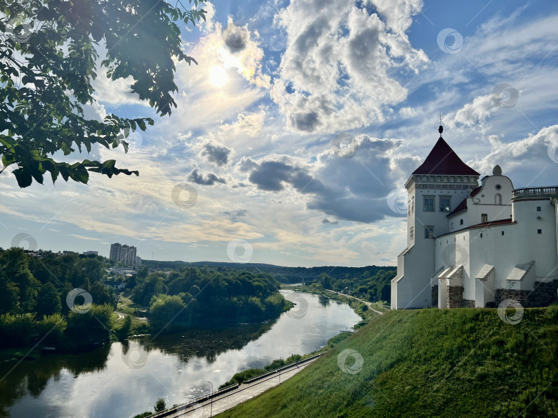 Скачать Замок на берегу фотосток Ozero