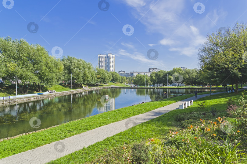 Скачать Пруд в Москве. фотосток Ozero