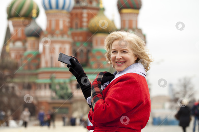 Скачать Зрелая блондинка на Красной площади в Москве фотосток Ozero