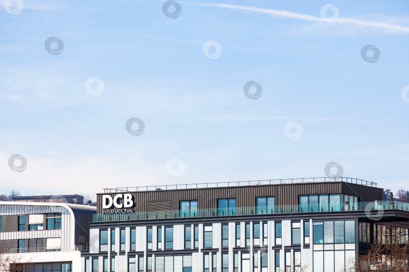 Скачать Логотип международного бренда DCB на своем офисе в Лионе фотосток Ozero