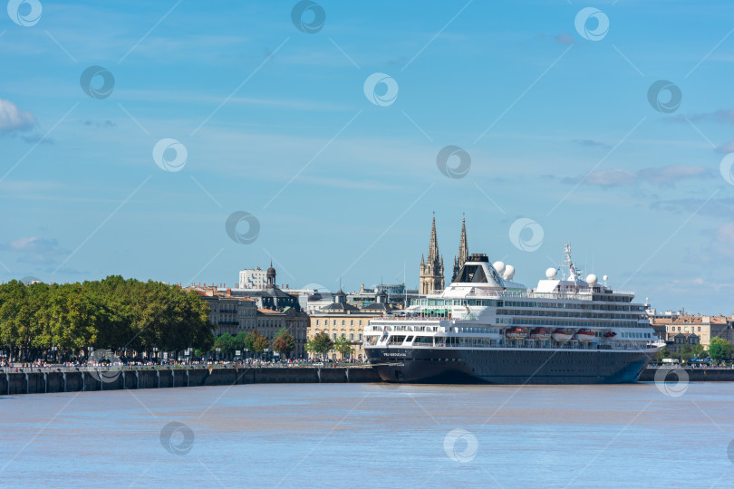 Скачать Знаменитый голландский круизный лайнер Prinsendam в Бордо, Франция фотосток Ozero