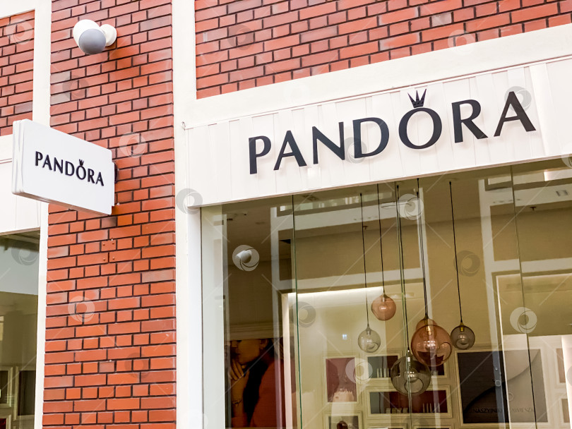 Скачать Магазин Pandora в современном торговом центре фотосток Ozero