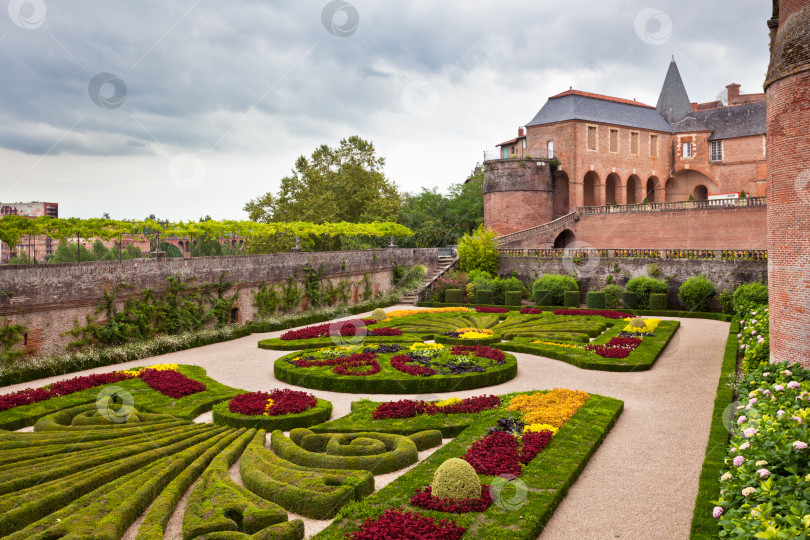 Скачать Сады Дворца Берби в Альби, Тарн, Франция фотосток Ozero