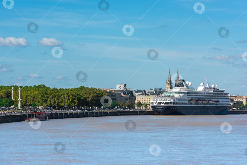 Скачать Знаменитый голландский круизный лайнер Prinsendam в Бордо, Франция фотосток Ozero