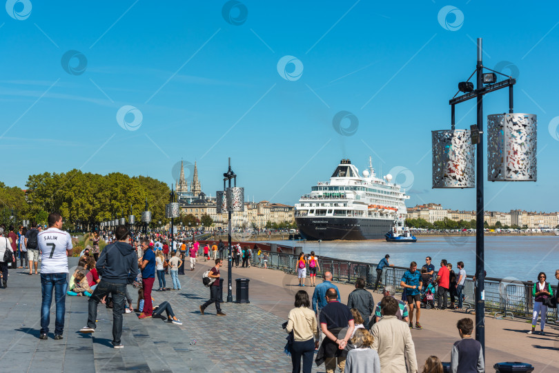 Скачать Знаменитый голландский круизный лайнер Prinsendam в Бордо, Франция фотосток Ozero