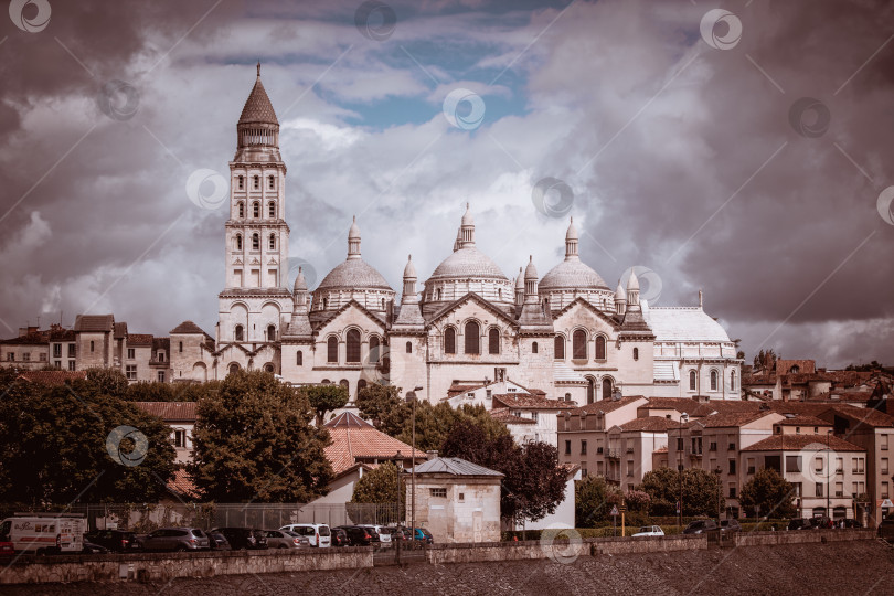 Скачать Собор Святого Фронта в Перигоре, Франция фотосток Ozero