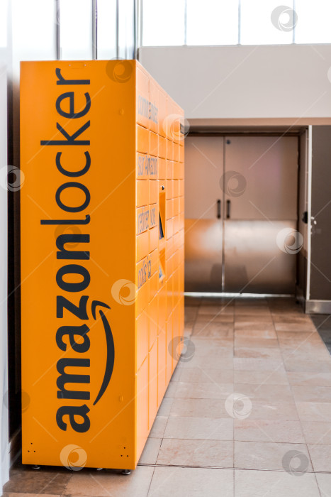 Скачать Шкафчик Amazon в торговом центре фотосток Ozero