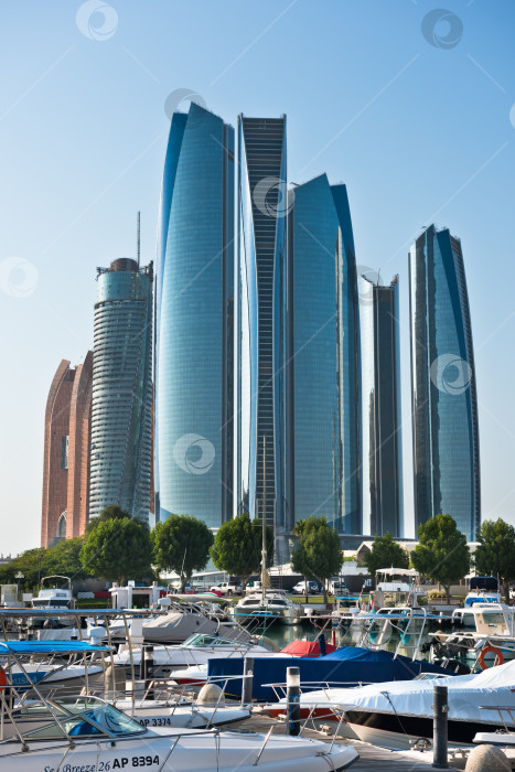 Скачать Причал Аль-Батин и башни Etihad towers в Абу-Даби, ОАЭ фотосток Ozero