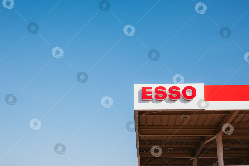 Скачать Логотип Esso на своей заправочной станции фотосток Ozero