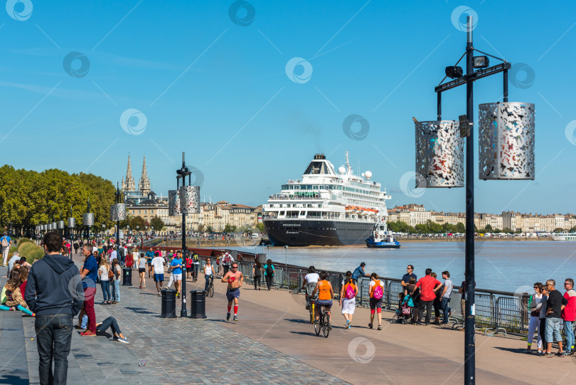 Скачать Знаменитый голландский круизный лайнер Prinsendam в Бордо, Франция фотосток Ozero