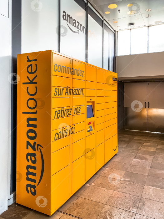 Скачать Шкафчик Amazon в торговом центре фотосток Ozero