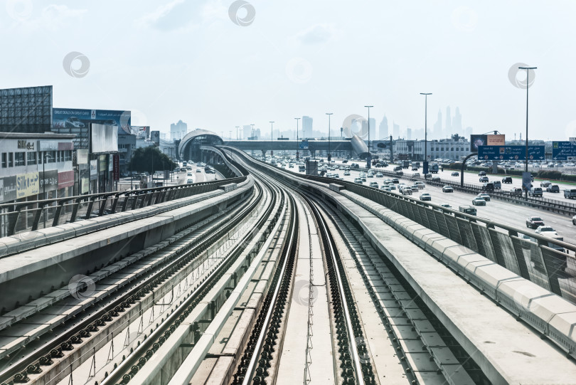 Скачать вид на подземную дорогу в центре Дубая фотосток Ozero